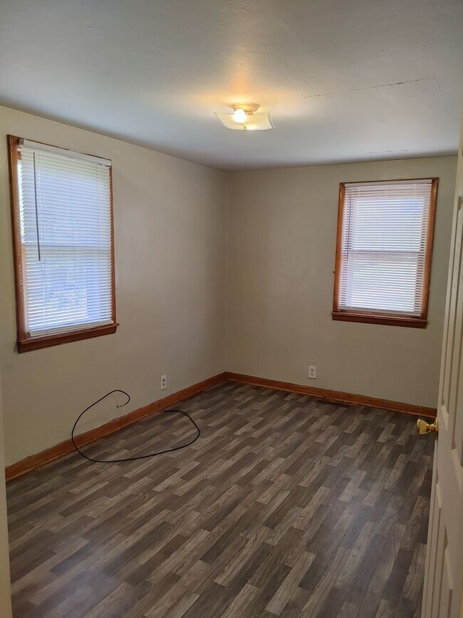 Building Photo - 812 Grafton St