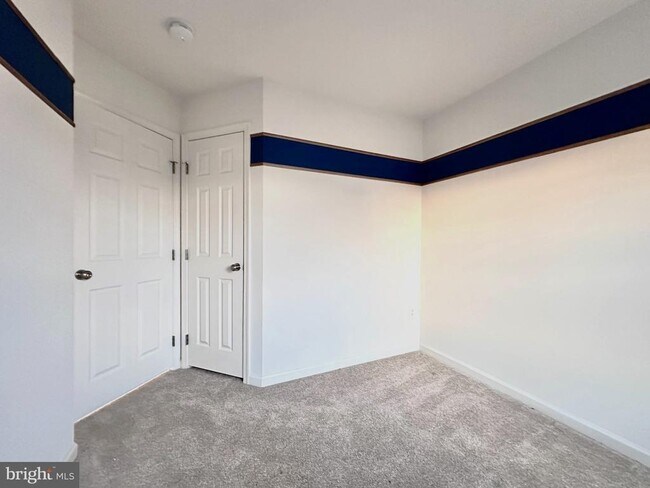 Building Photo - 920 Hopkins Cor