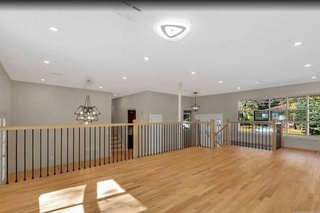 Building Photo - 22 Greentree Terrace