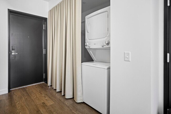 Elliston 1x1 - Laundry - Broadview at Vanderbilt