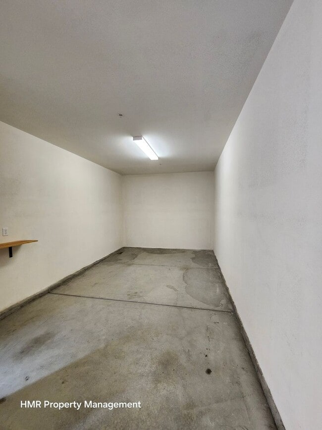 Building Photo - Beautiful two story 5 bedroom in ontario R...