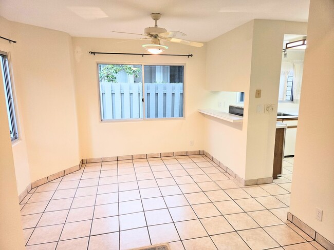 Building Photo - Niu Valley 4 Bedroom 3 Bathroom 2 Parking Home