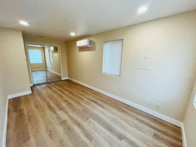 Building Photo - Remodeled 3 bedroom 2 Bath house