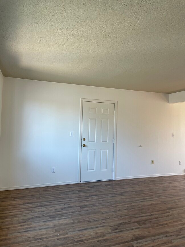 Building Photo - 1613 NE 81st Ave