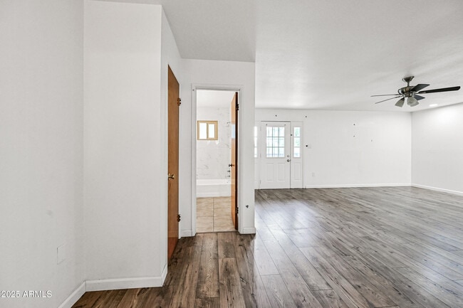 Building Photo - 430 W 3rd St