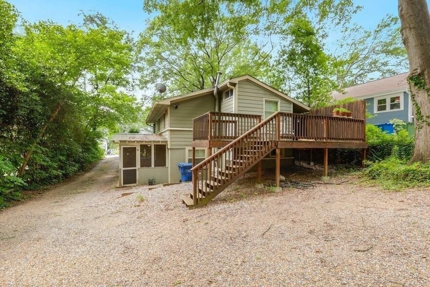 Building Photo - 677 Holmes St NW