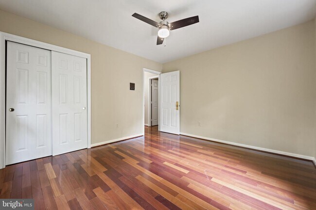 Building Photo - 7500 S Valley Dr