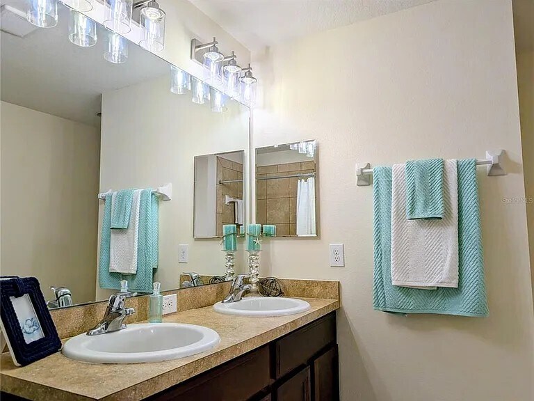 Building Photo - 6628 Holly Heath Dr