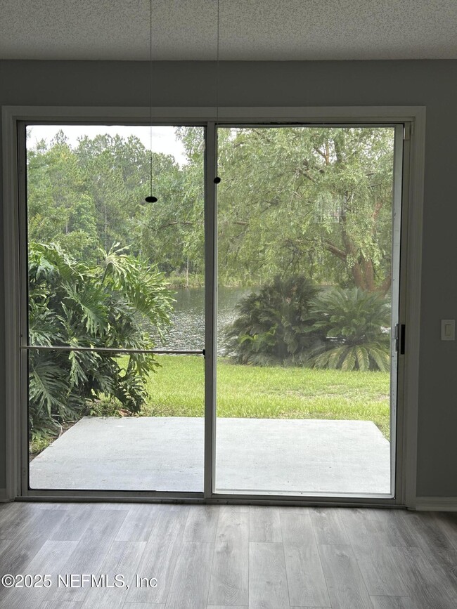 Building Photo - 10258 Meadow Point Dr