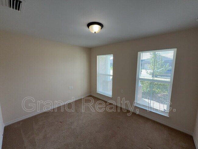 Building Photo - 5800 Glenby Ct