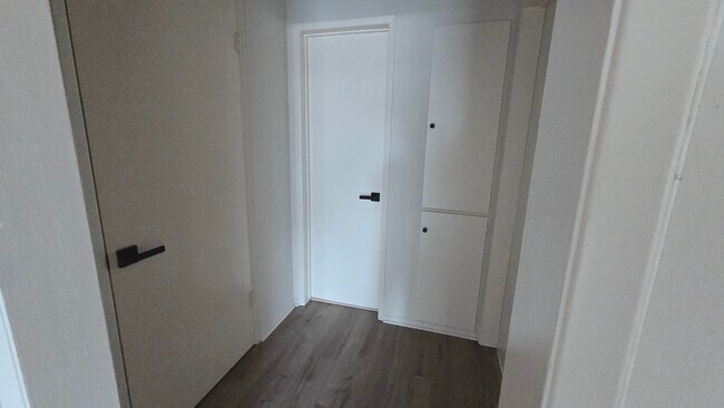 Building Photo - 526 S St Andrews Pl