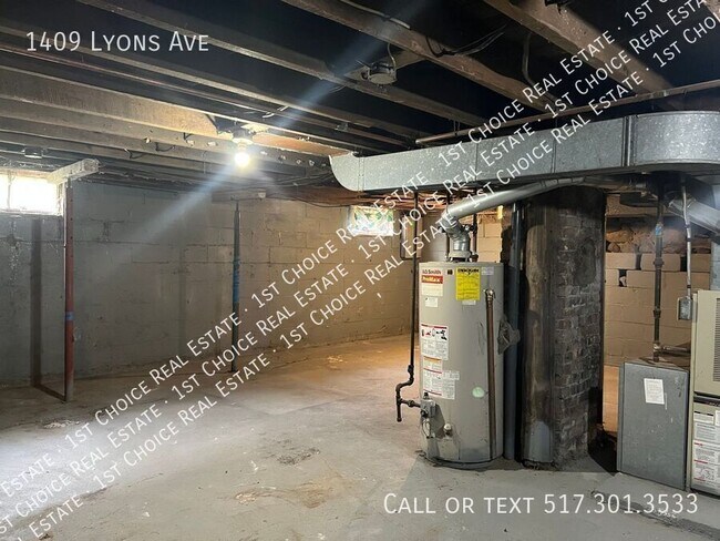 Building Photo - 1409 Lyons Ave