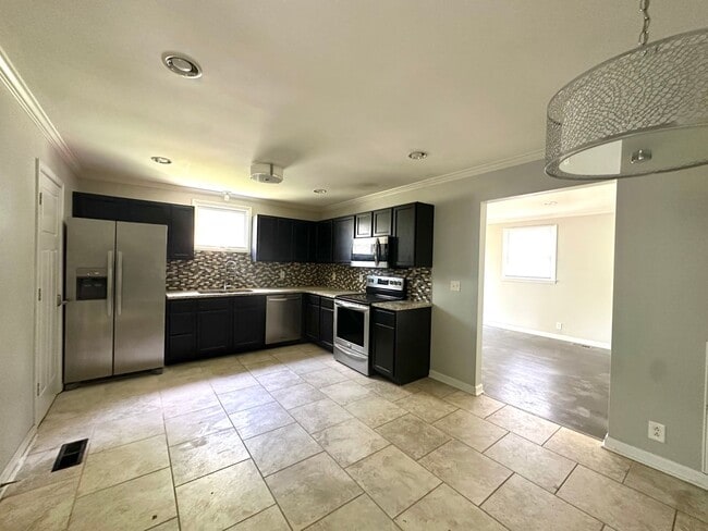 Building Photo - Cleveland Park Renovation!  Walking Distance to Everything! Jetted Shower - Fully Fenced - Garage...