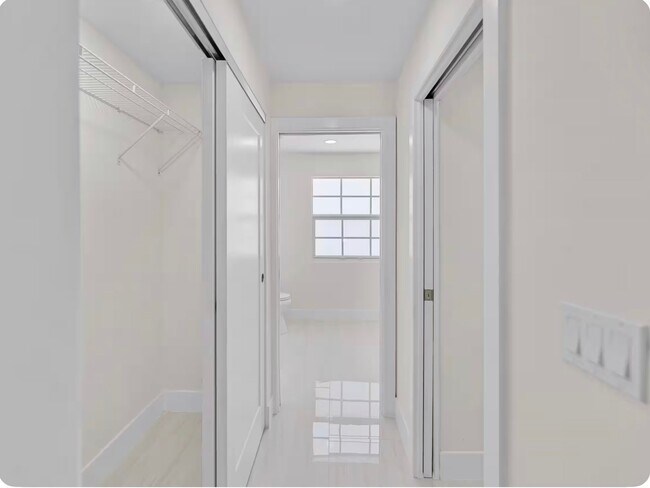 Building Photo - 424 28th St