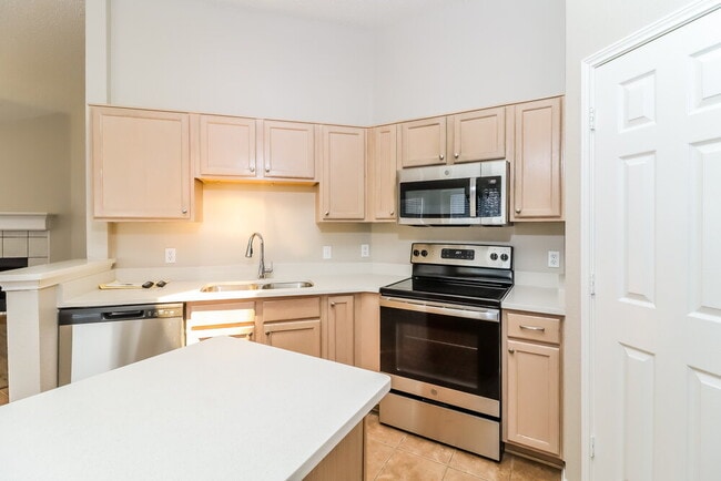 Building Photo - 808 Thorton Dr