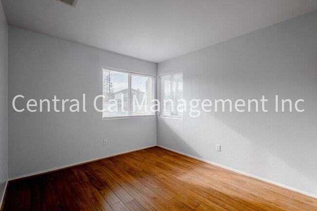 Building Photo - 3 Bedroom/2 Bath Home in Desired Riverlakes Community - $2395 per month!