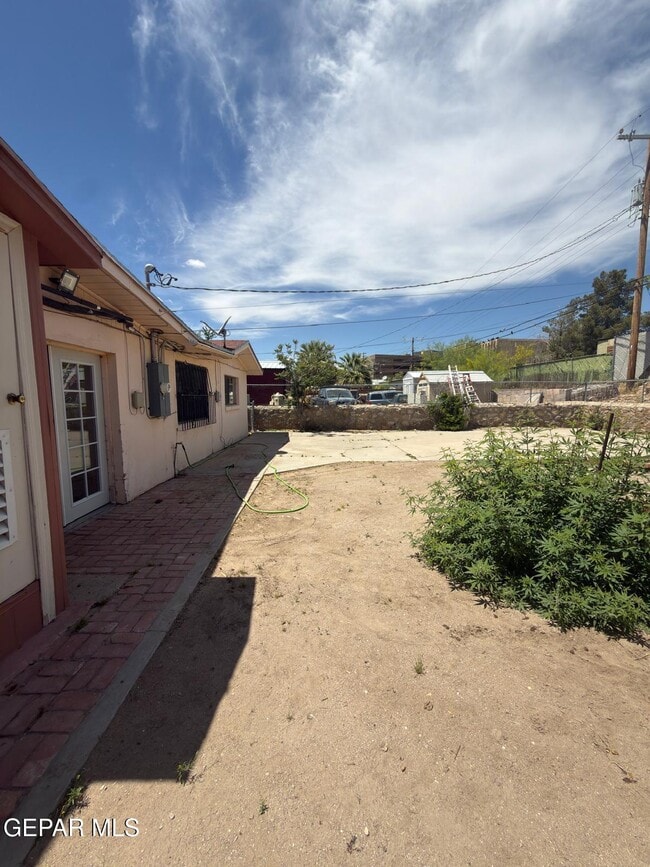 Building Photo - 6115 Tesuque Dr