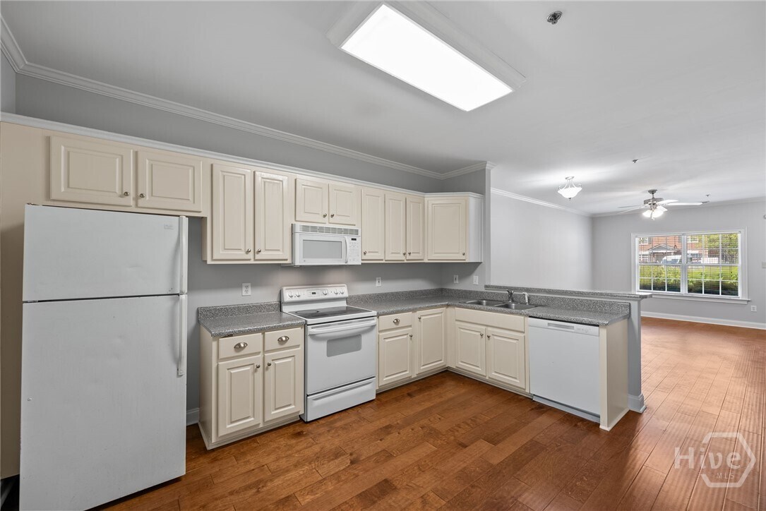 Building Photo - 460 Barnett Shoals Rd