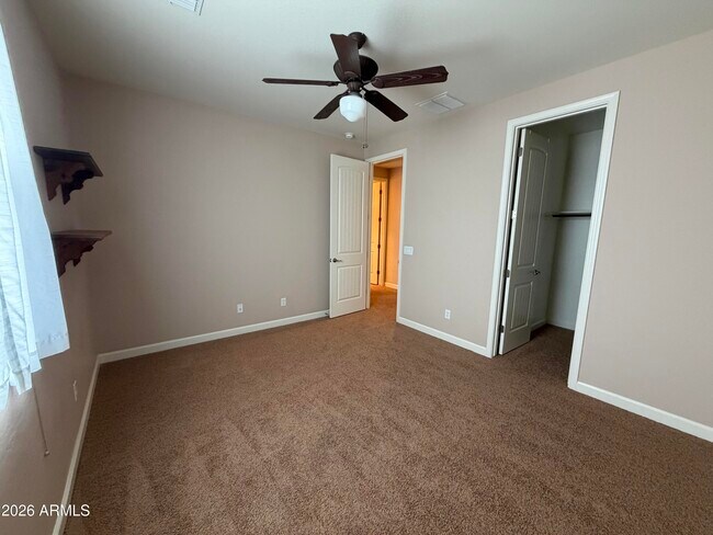 Building Photo - 722 E Sipapu Dr