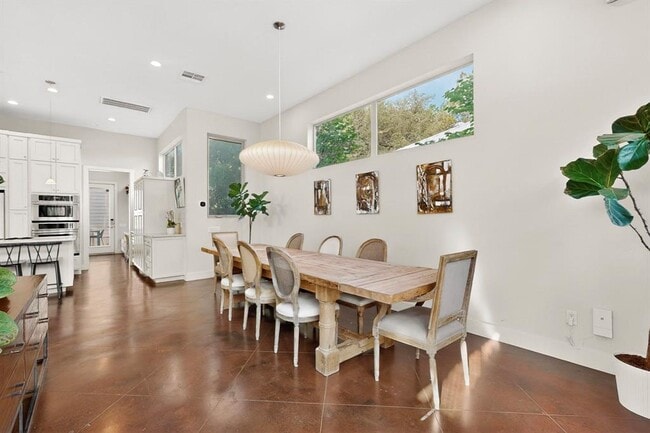 Building Photo - 807 W Gibson St