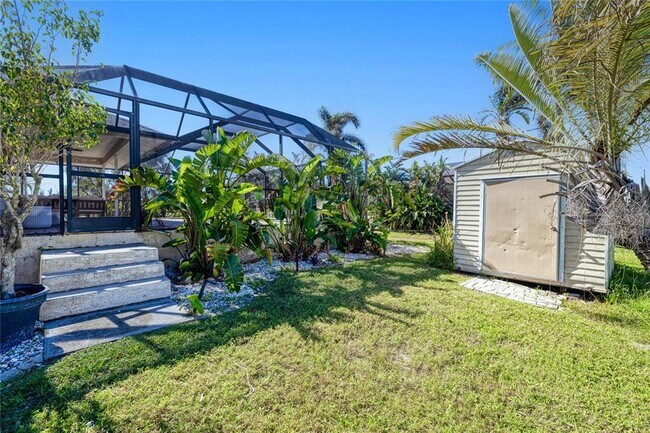 Building Photo - 3021 Palm Dr
