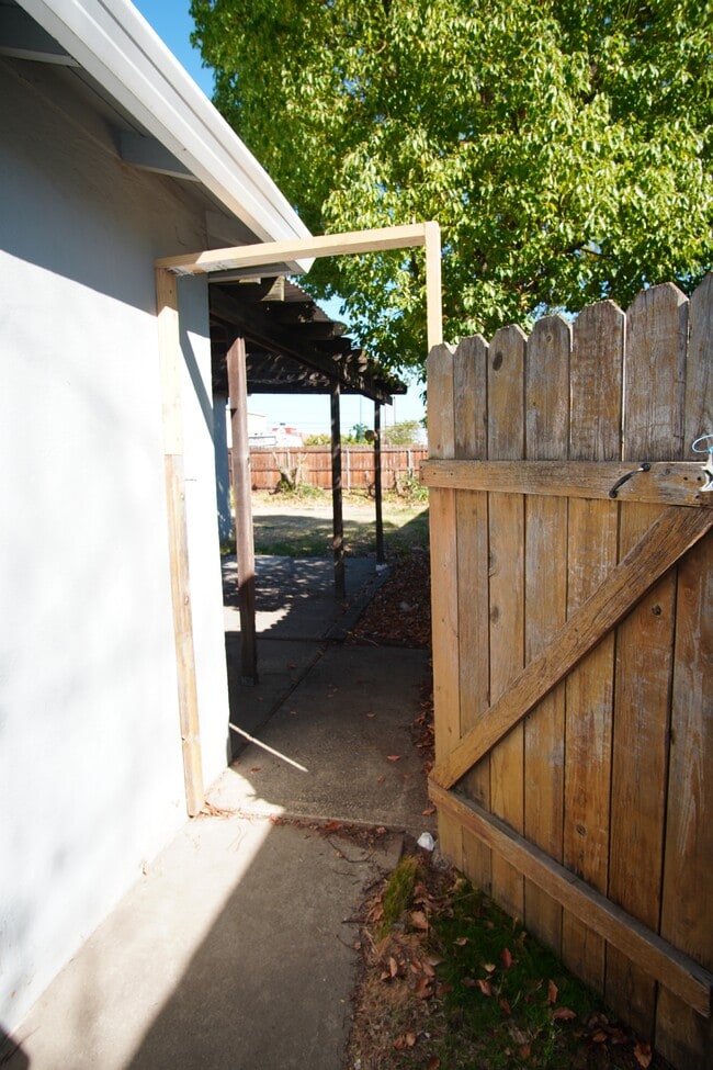 Building Photo - 2739 Kroy Way