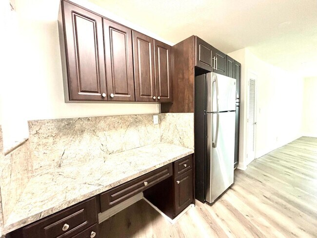 Building Photo - 431 W Camino Real