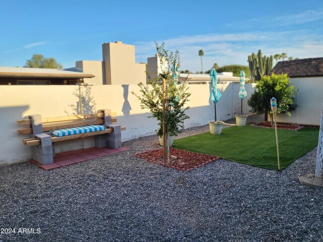 Building Photo - 153 Laguna Dr W