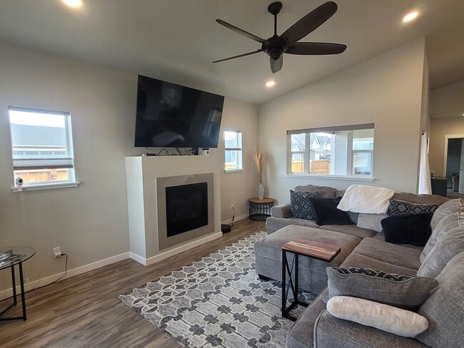 Building Photo - Furnished: New Modern Farmhouse Style Home with Abundant Light, Garage, Backyard. 30-day Min.