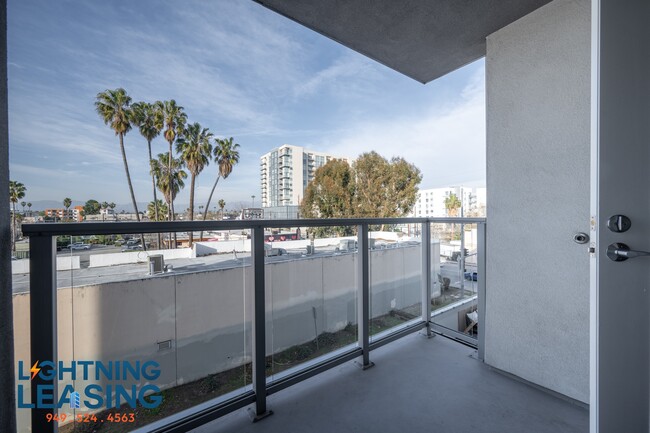 Building Photo - 11407 Chandler Blvd