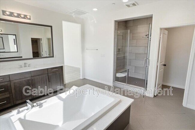 Building Photo - 27623 Solana Wy