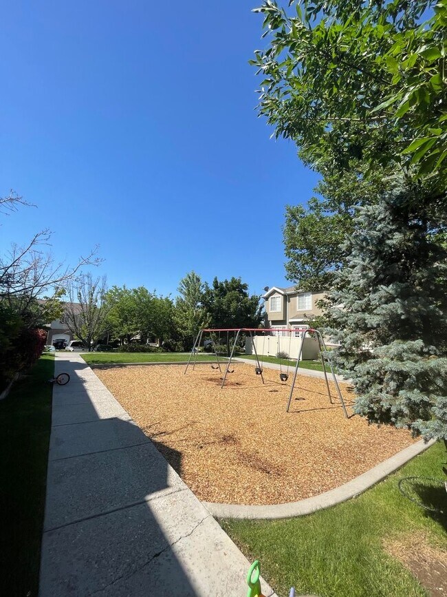 Building Photo - Saratoga Townhome