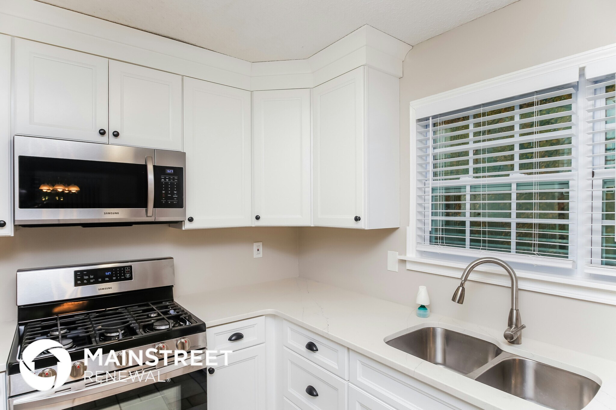 Building Photo - 2528 Country Lake Cir