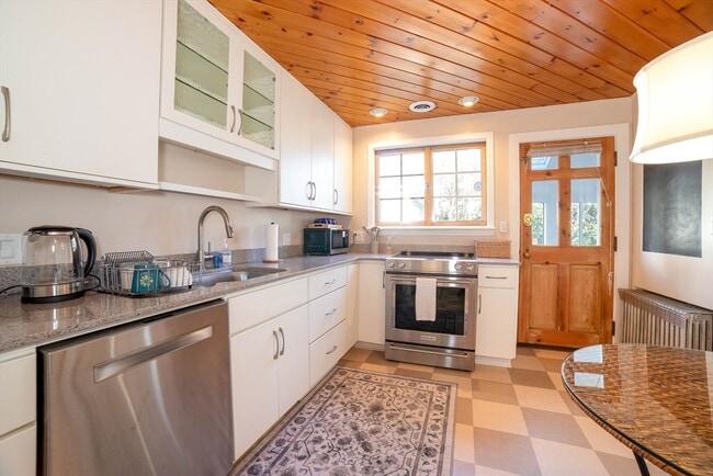 Building Photo - 47 Florence St