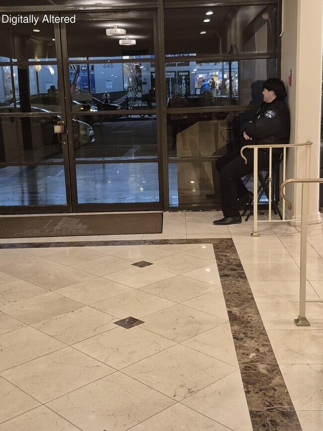 Building Photo - 600 W 9th St