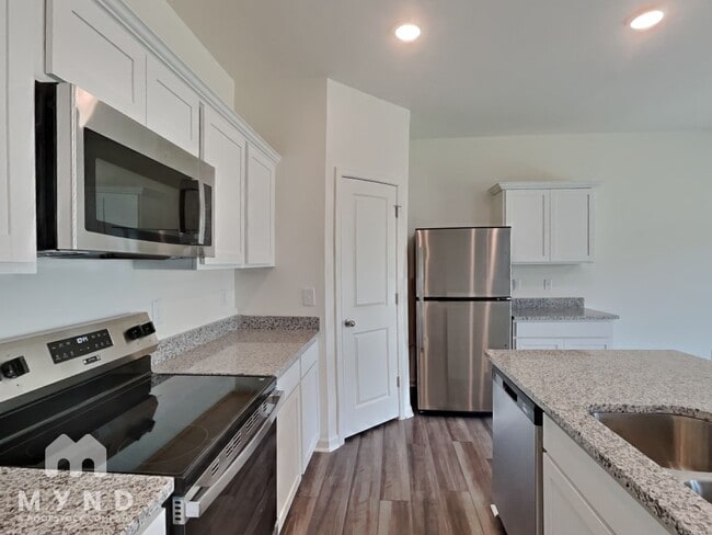 Building Photo - 1128 Centerview Dr