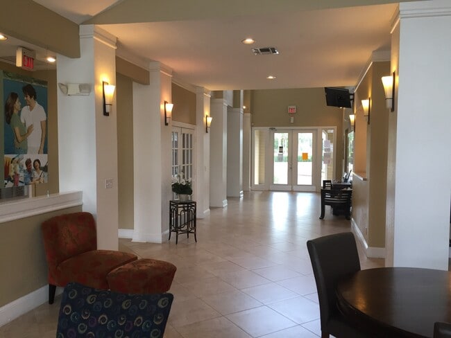 Building Photo - 1055 S Hiawassee Rd