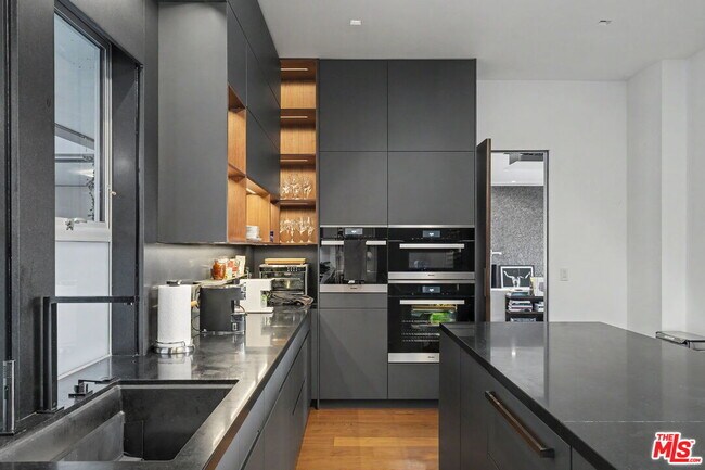 Building Photo - 2644 Eden Pl