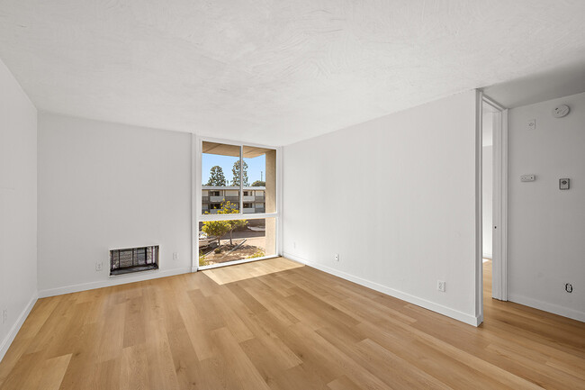 Primary Photo - 3050 Rue D’Orleans