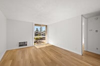 Building Photo - 3050 Rue D’Orleans