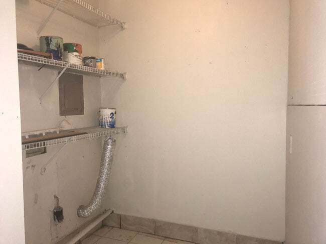 Building Photo - Country Living