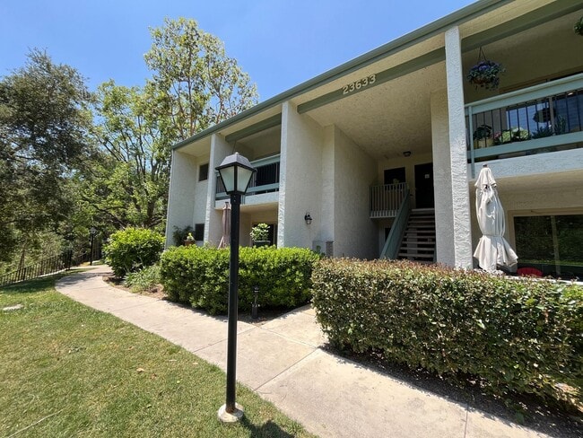 Primary Photo - MOVE-IN READY! 2+2 w/lake access + 1 blk f...