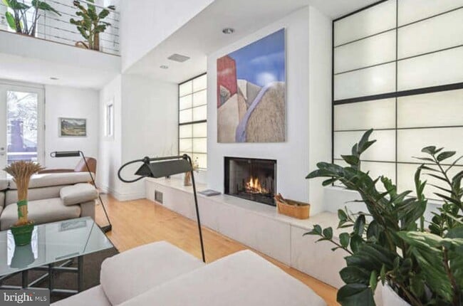 Building Photo - 4527 Q Pl NW