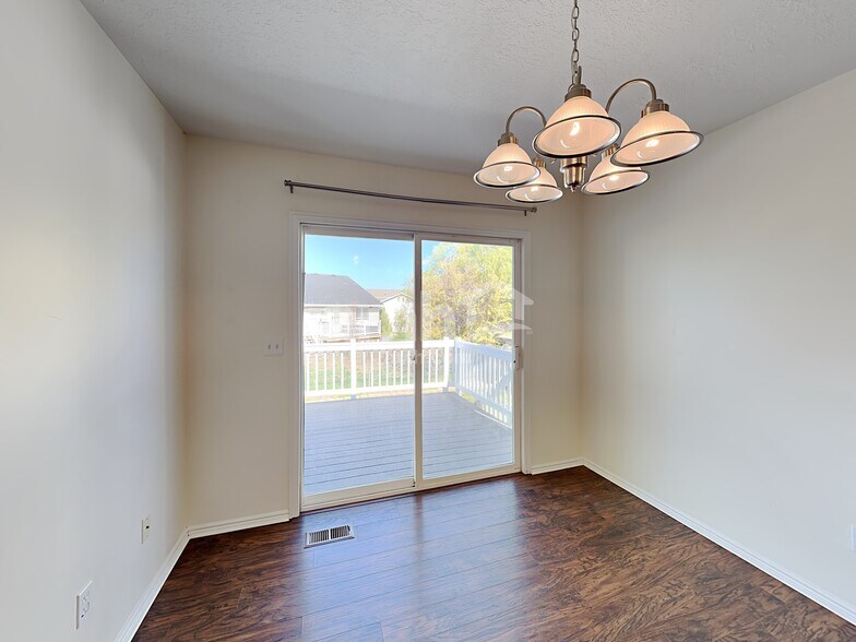 Building Photo - 5069 S Vista Dr