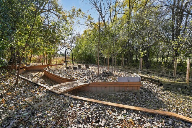 Building Photo - 1036 Guerin Rd