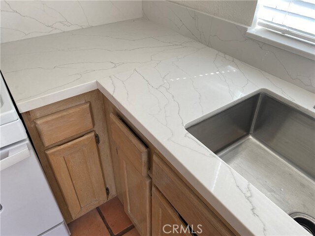 Building Photo - 53 Goldenrod