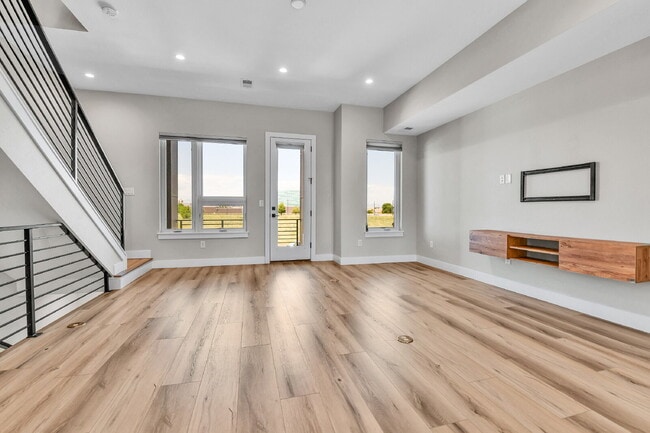 Building Photo - $2,895.00 - 2 Bed, 2.5 Bath Townhome in Prime Denver Location!