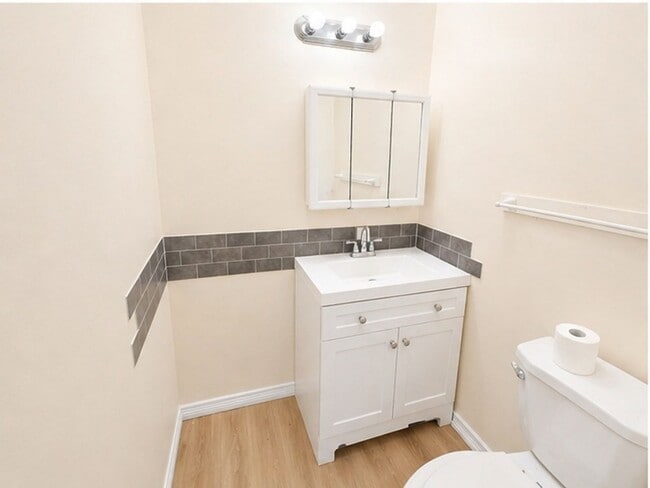 Building Photo - Available now!  Freshly updated paired home