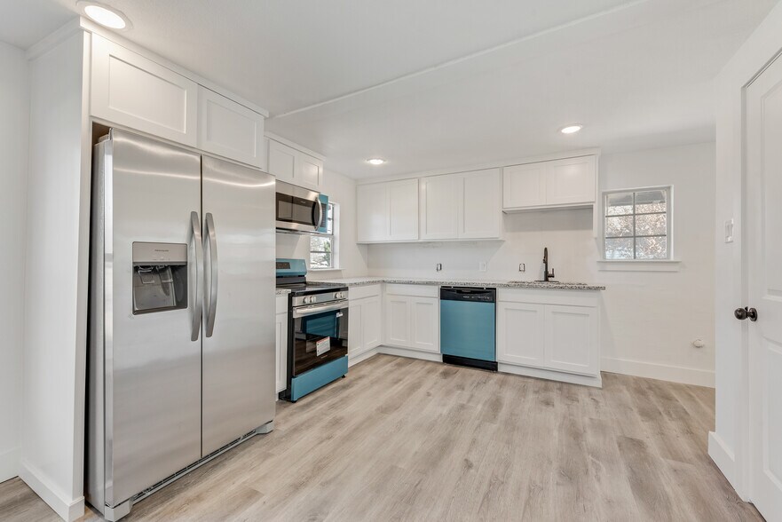 Building Photo - 303 W Broad St