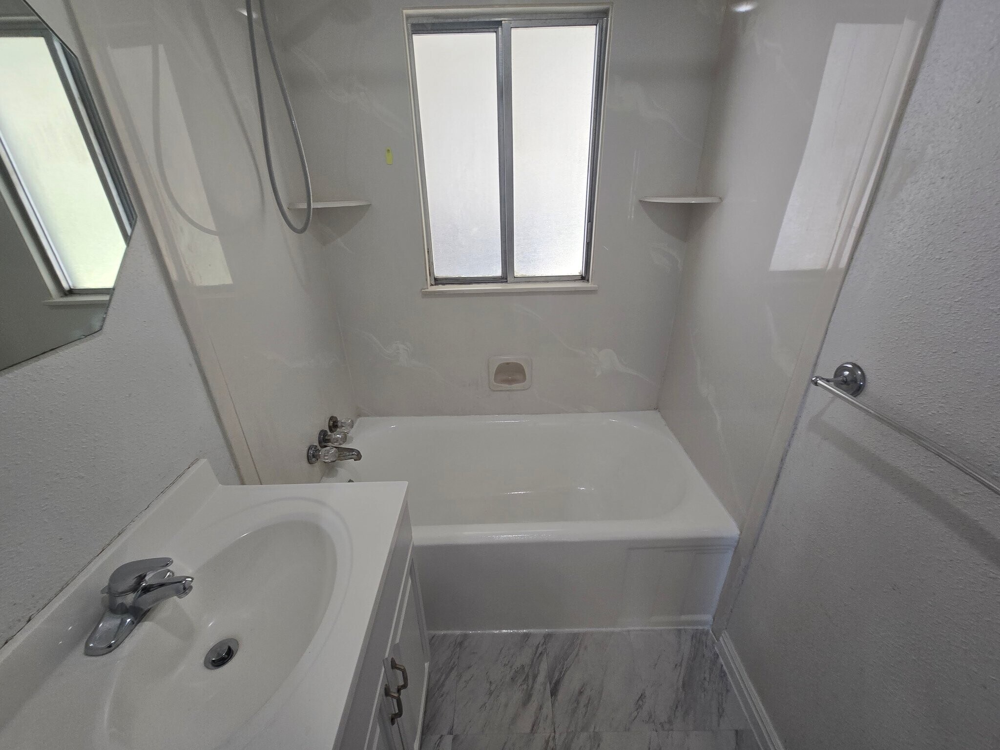 Building Photo - 509 W 200 S